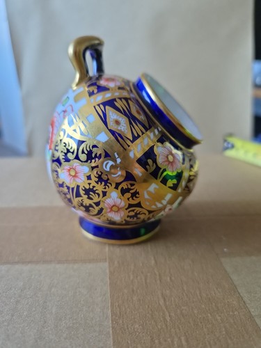 Royal crown derby miniature - derby,