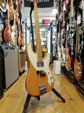 FENDER Electric Bass