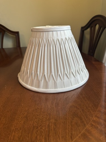 Light grey pinch pleat round - light,