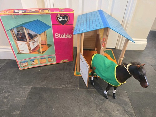 Vintage sindy horse stable and - horse,