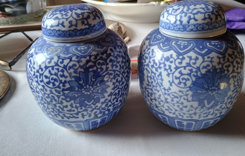 Two ginger jars - ,