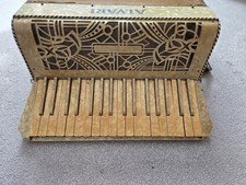 Alvari  piano accordion 
