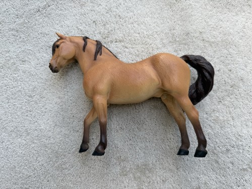 Rare model horse resin north - rare,