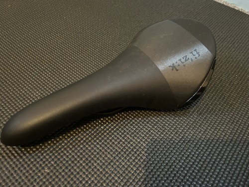 Fizik aliante saddle black - r3,