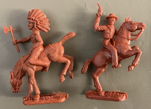 Vintage plastic toy soldiers - plastic,