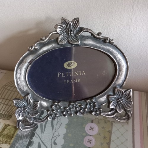 Little oval pitcure frame - little,