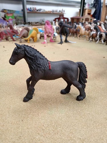 Schleich friesian mare 13749 - friesian,