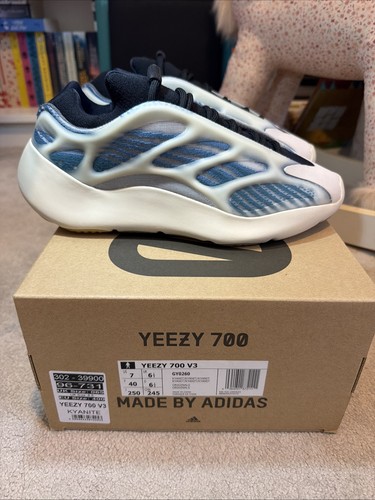 7 adidas yeezy 700 - 6.5,