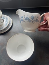 Colclough Braganza Vintage Bona China Milk Jug & Sugar Bowl England. Vgc