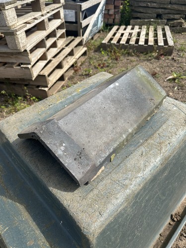 Clay capped angle - ridge, tiles