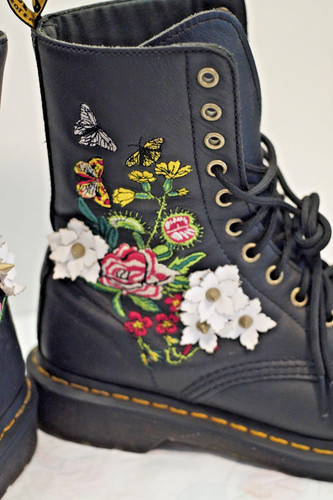 Doc martens hole - hole, 1490