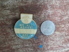 MANCHESTER CITY  F C - 70's COFFER  VINTAGE COLLECTABLE  FOOTBALL Pin BADGE