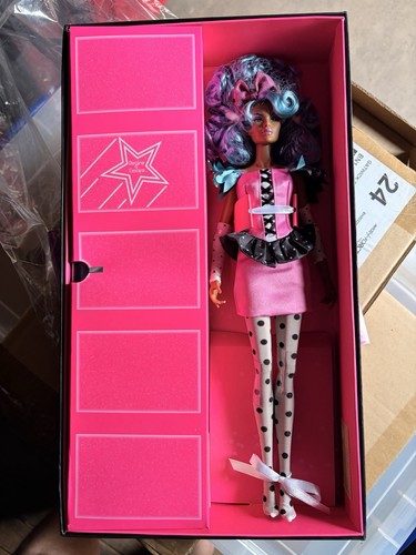 Jem and the holograms - jem, regine