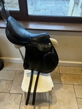 Equipe Synergy Monoflap Jump Saddle 17 Inch Medium Fit Black