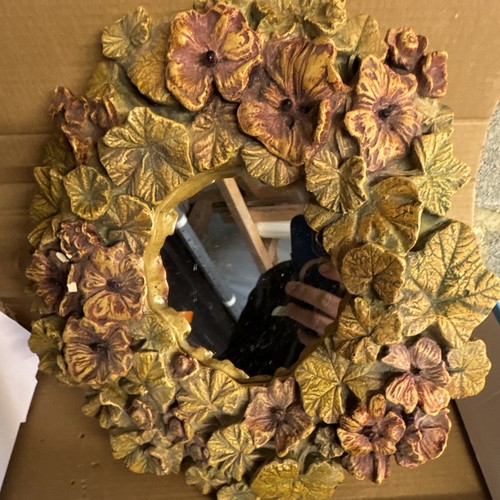Round floral framed wall - round,