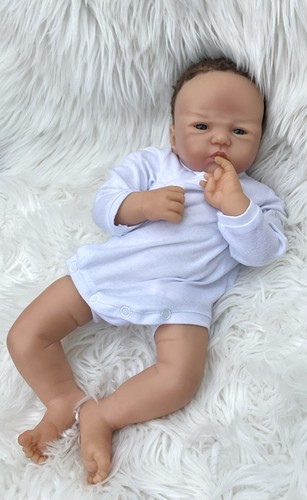 Welcome the world ashton - to,