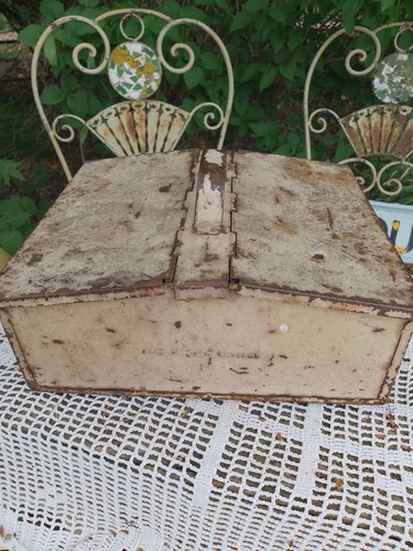 Vintage metal shoe shine box - metal,