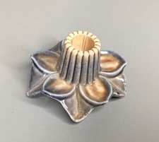 Daffodil Design, Wade