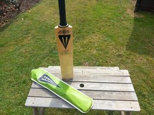 Duncan Fearnley Supreme Clubman Cricket Bat 85cm SH 2lb 9 1/2oz with Cover