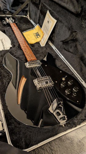 Rickenbacker 330 jetglo 2023 - jetglo,