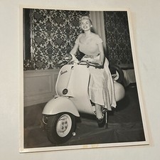 Vtg Jayne Mansfield Hollywood Starlet Original Photo Vespa Scooter 8x10