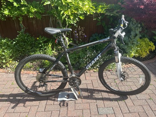 Giant mountain bike inch - mountain,