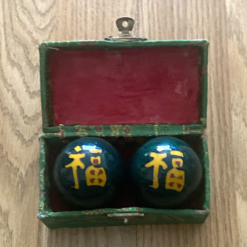 Black gold stone massage - gold,