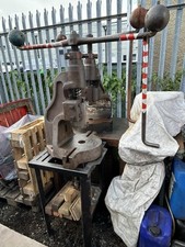 Norton 6S Fypress, Fly Press + Stand