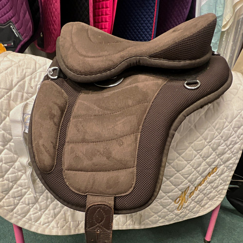 Pony treeless saddle