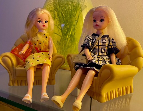 Vintage sindy dolls - x,