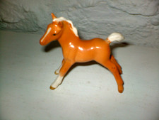 VINTAGE BESWICK PALOMINO FOAL  STRETCHED LEGS  MODEL 815  - GLOSS FINISH