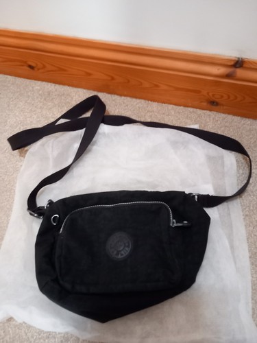 Black kipling bag no monkey - no,