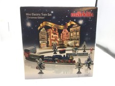 Marklin 81846 Z Gauge USA Christmas Starter Train Set