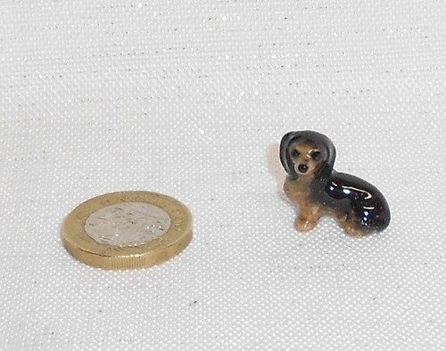 Dachshund porcelain breed dog - dachshund,
