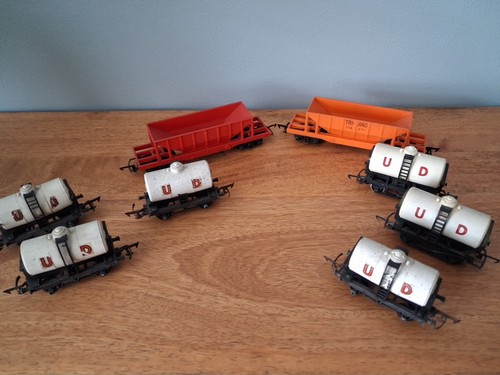 Triang tankers wagons - of, 6