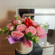 Elegant Floral Round Faux