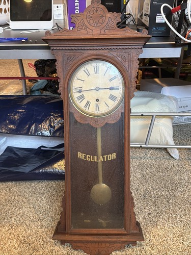 Regulator clock antique