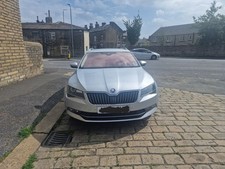 Breaking Skoda Superb