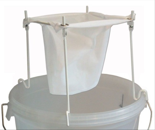 Beer and wine - wine, strainer