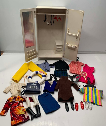 Sindy vintage 70s wardrobe - 70s,