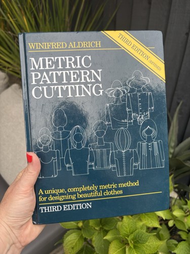 Metric pattern cutting third - metric,