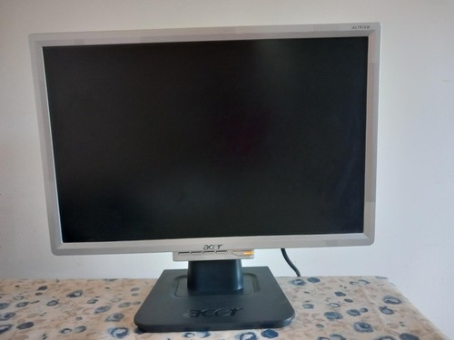 Acer lcd monitor - 19",