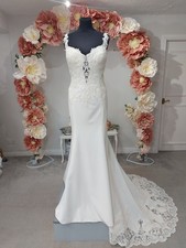 Fitted lace and crepe bridal