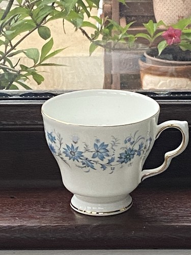 Colclough braganza bone - bone, china