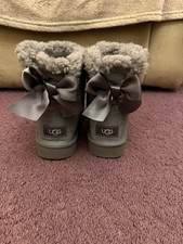 GENUINE UGG BOOTS W MINI