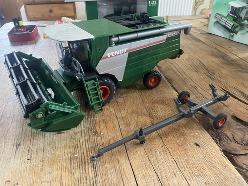 Siku fendt combine harvester