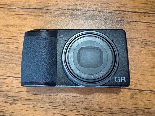 Ricoh iii digital camera - ricoh,