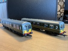 Bachmann 31-327 Class 105 Two-Car DMU BR Green with Half Yellow Ends, OO Gauge