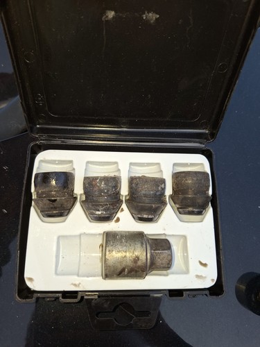 Ford locking wheel nuts set - wheel,