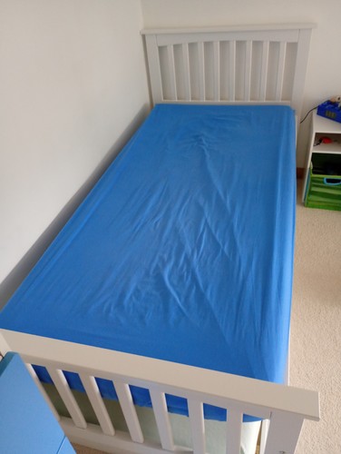White wooden single trundle - single,